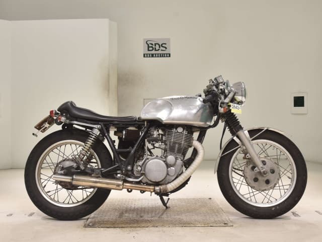 Yamaha SR400-2