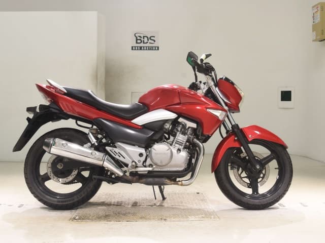 Suzuki GSR250