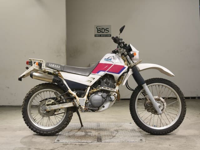 Yamaha SEROW XT225