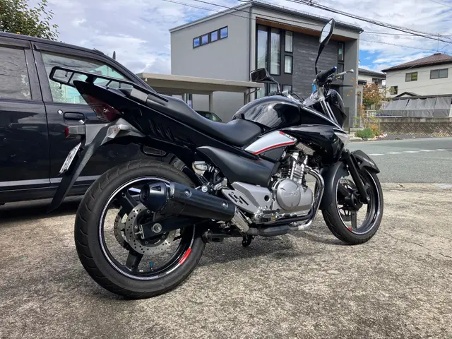 Suzuki GSR250 — фото 4