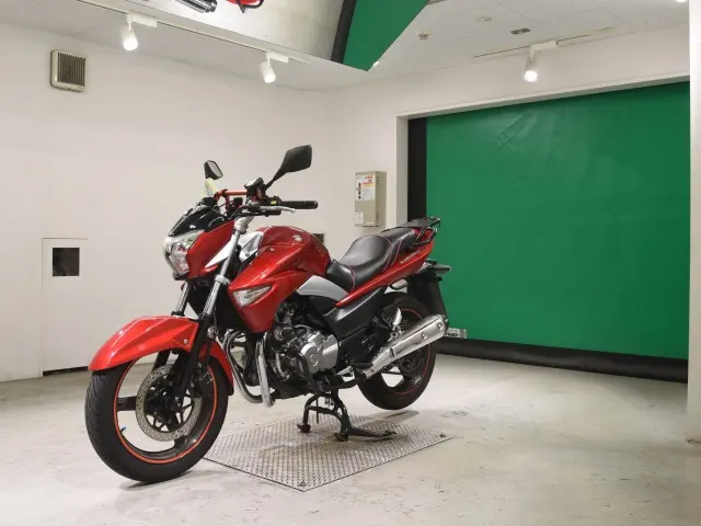 Suzuki GSR250 — фото 4