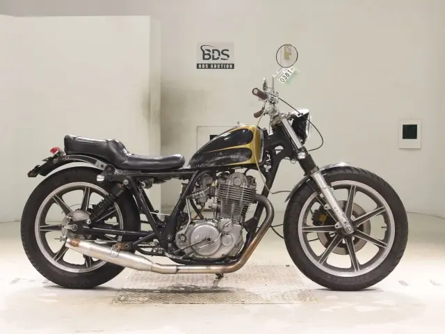 Yamaha SR400-2