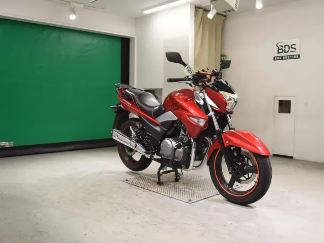 Suzuki GSR250 — фото 3