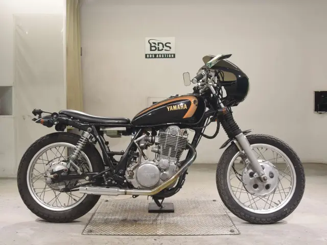 Yamaha SR400-2