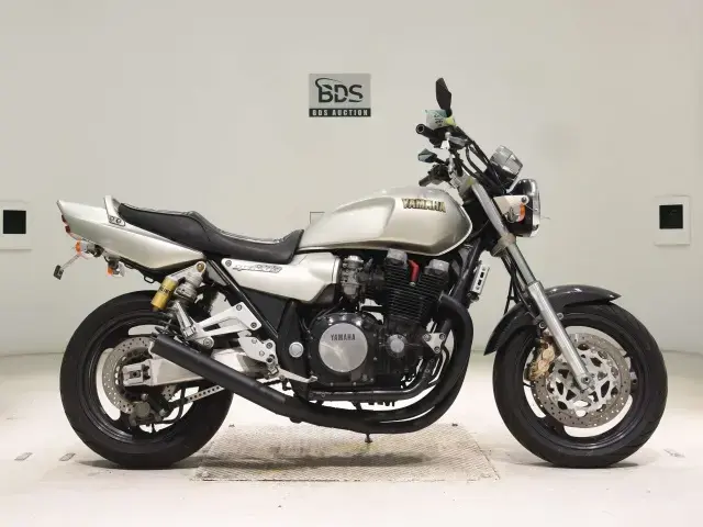 Yamaha XJR1200