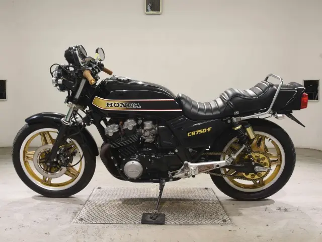 Honda CB750SF — фото 2