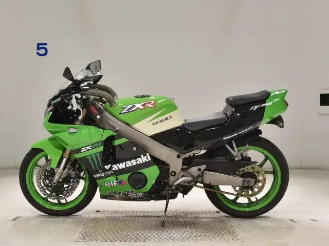 Kawasaki ZXR250 — фото 2