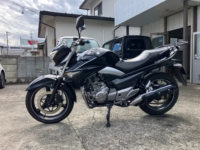 Suzuki GSR250 — фото 2