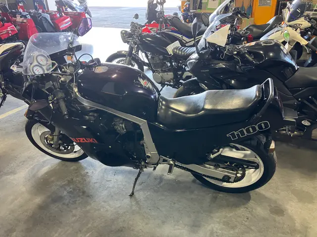 Suzuki GSX-R1100 — фото 2