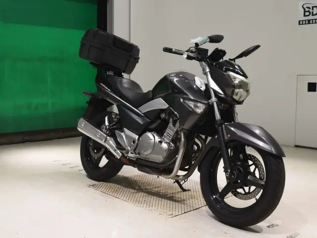 Suzuki GSR250 — фото 3