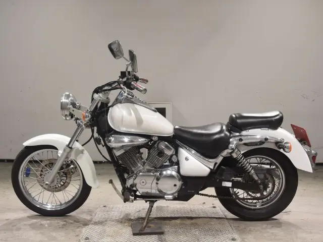 Suzuki INTRUDER 250LC — фото 2