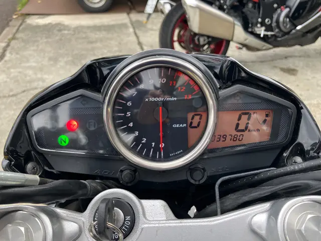 Suzuki GSR250 — фото 3