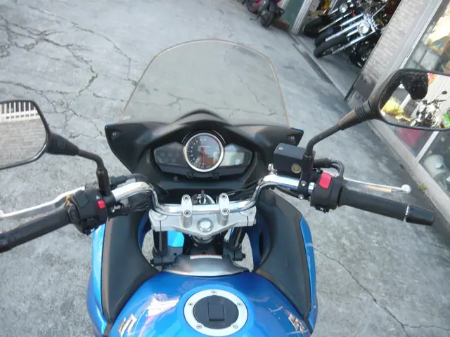 Suzuki GSR250 — фото 3