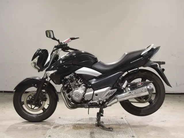 Suzuki GSR250 — фото 2