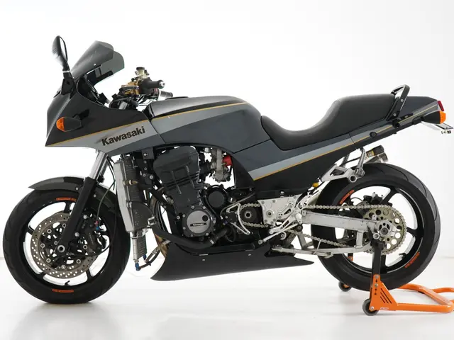 Kawasaki GPZ750R — фото 2