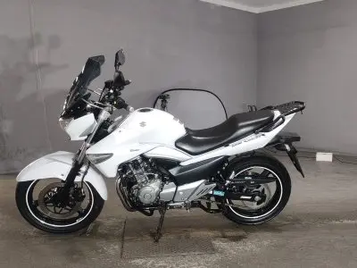 Suzuki GSR250 — фото 2